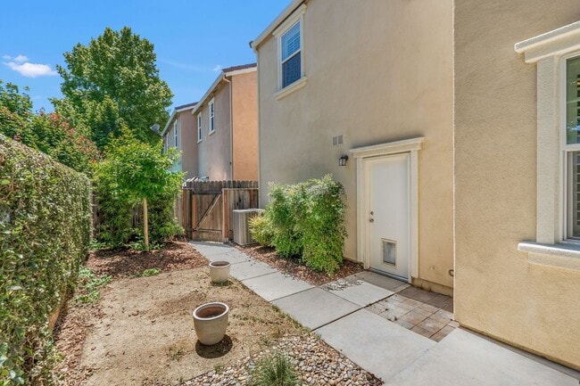 Building Photo - Beautiful East Davis Home
