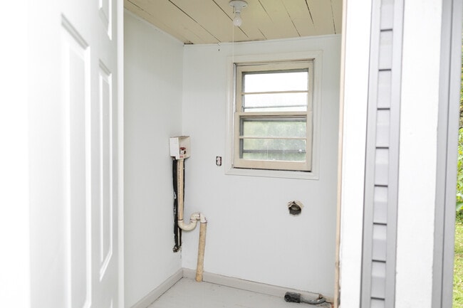 Building Photo - 508 Robbins Ave NW