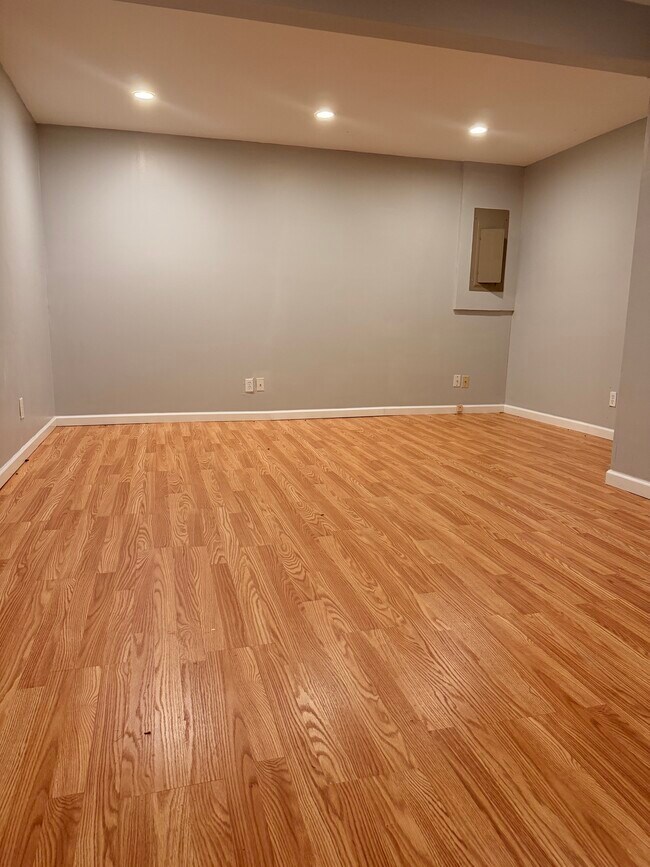 Building Photo - 2950 Mossy Brink Ct