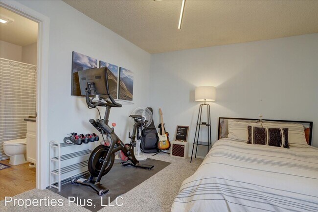 Building Photo - 2 br, 2.5 bath House - 6590 W 84th Circle ...