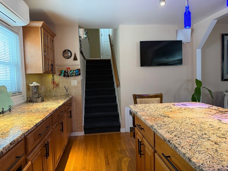 Building Photo - 246 Grant Ave