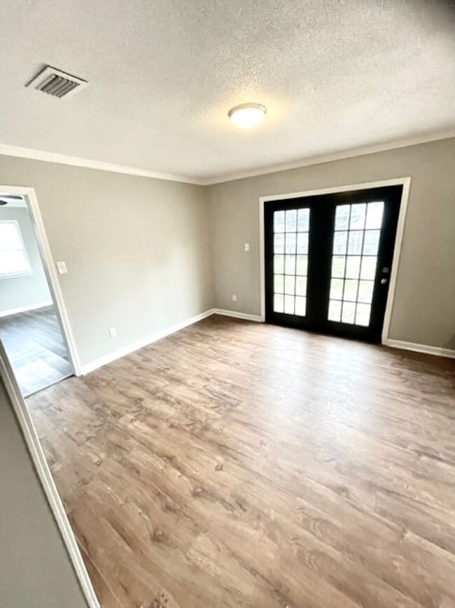 Building Photo - 904 Freeman! Coming Soon!