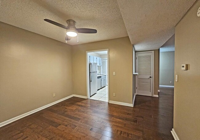 Building Photo - 597 Emory Oaks Way