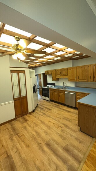 Building Photo - 153 1st St