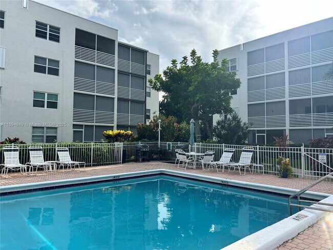 Building Photo - 1541 S Ocean Blvd