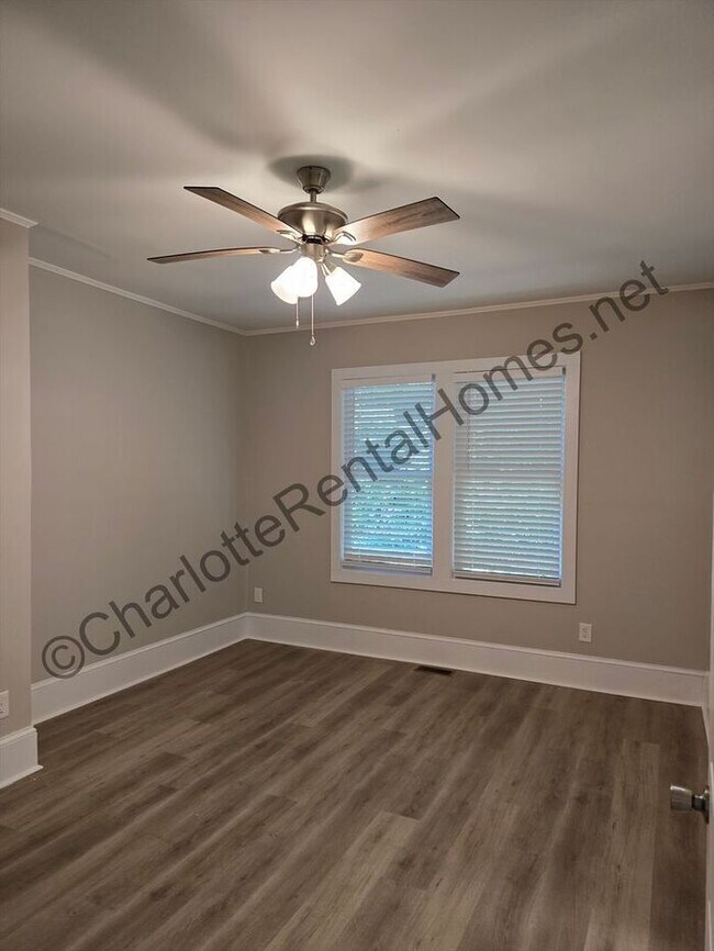 Building Photo - Stunning Renovated Home near Union Square!