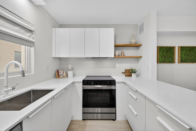 Building Photo - 261 Deer Creek Blvd