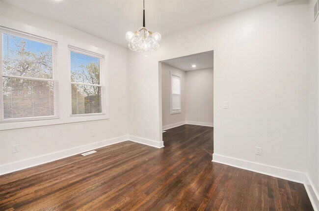 Building Photo - Lower Unit - Newly Constructed - 2 bed/2 bath - Must See!