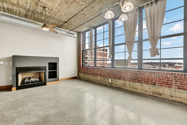 Building Photo - Beautiful 2-bedroom loft with garage parking, and community room with swimming pool!