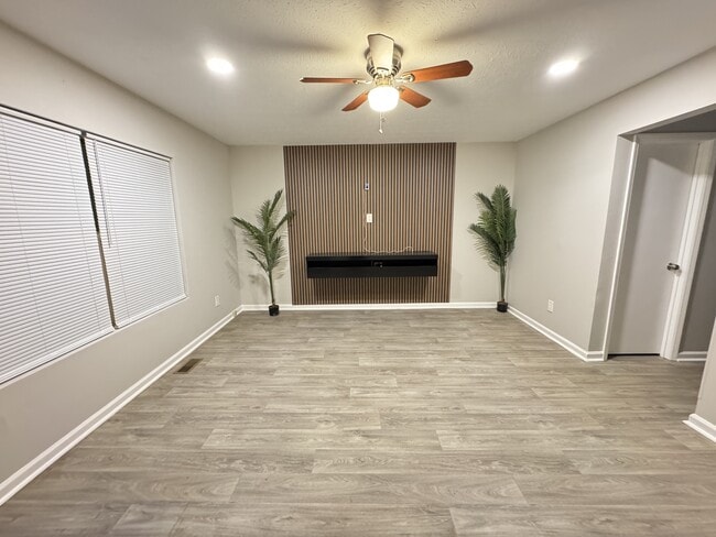 Building Photo - 846 School Rd