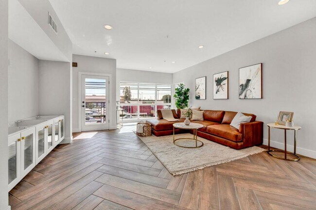 Building Photo - 8081 Lampson Ave
