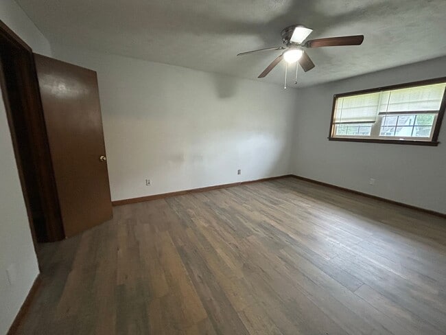 Building Photo - 610 Cottonwood Dr