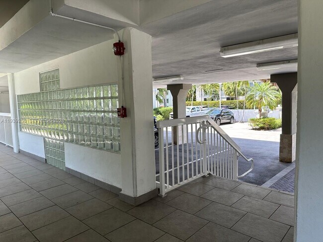 Building Photo - 1080 99th St