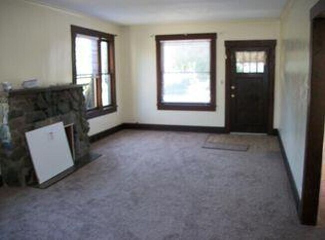 Building Photo - 3008 Meridian St