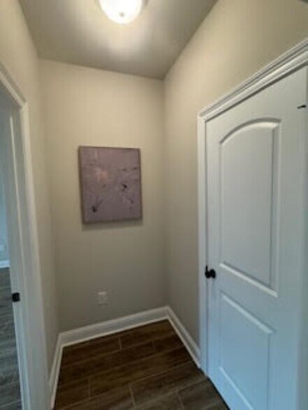 hall to primary - 7463 Knollwood Ct