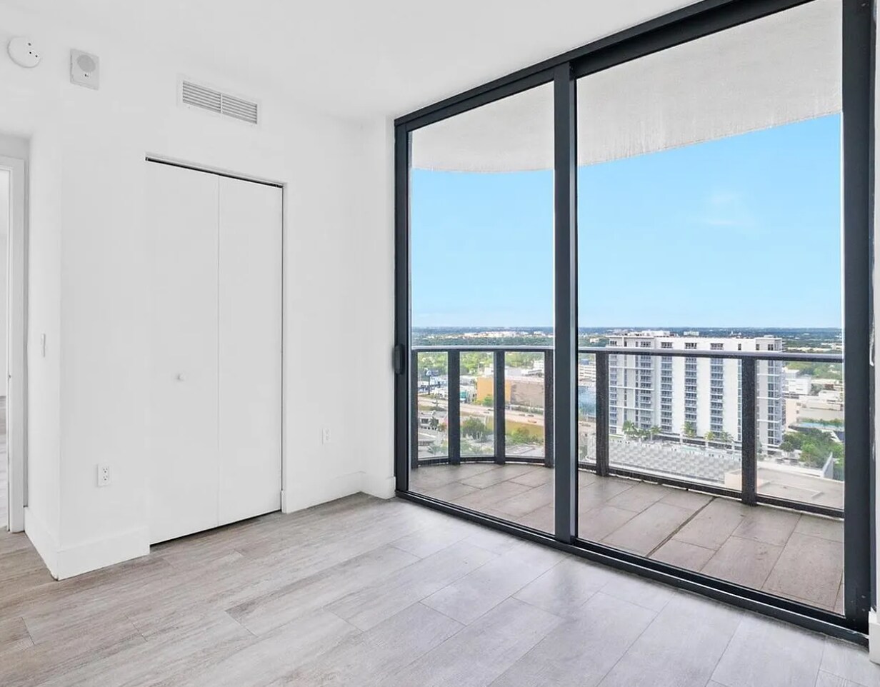 Building Photo - 121 NE 34th St