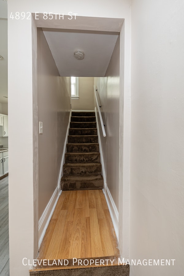 Building Photo - Wonderfully Renovated Colonial