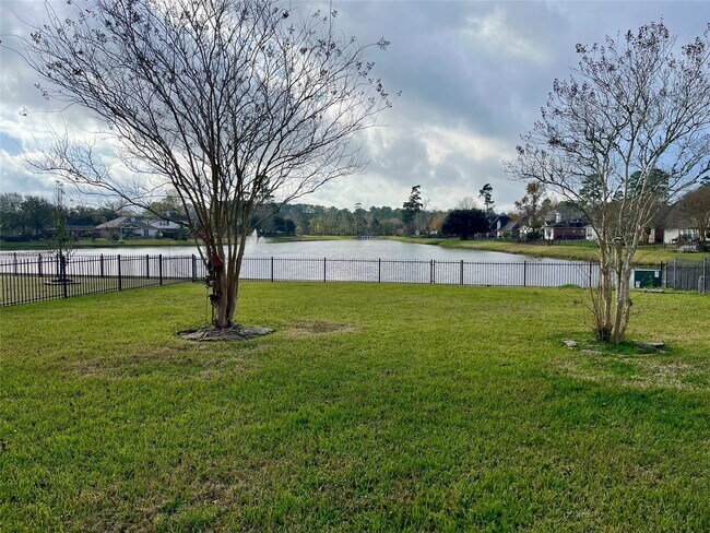 Building Photo - 9311 E Lakeside Dr