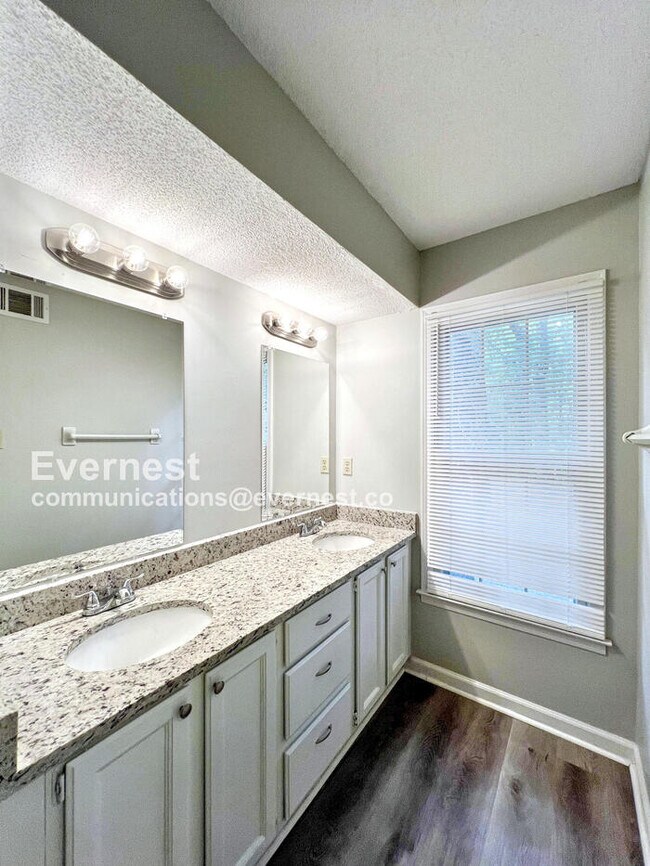 Building Photo - 6645 Kirby Trace Cove