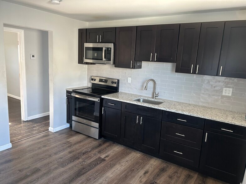 Building Photo - 57 Dover St