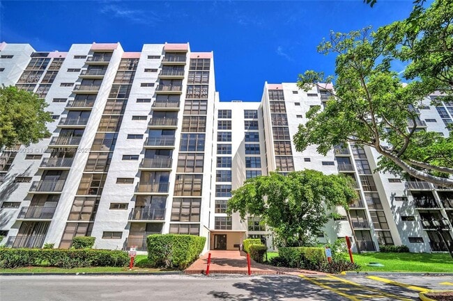 Building Photo - 17021 N Bay Rd