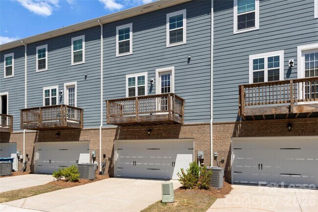 Building Photo - 7113 Brookview Ln
