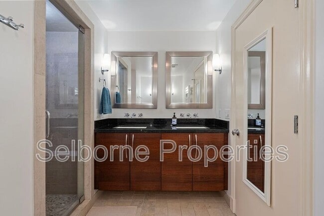 Building Photo - 33 Clementina St