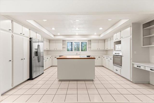 Building Photo - 25175 Hereford Dr