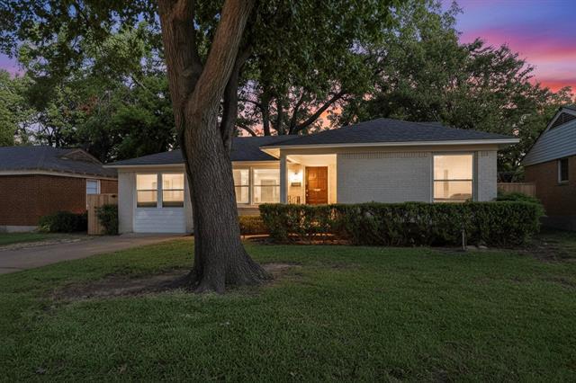 Building Photo - 2207 Housley Dr