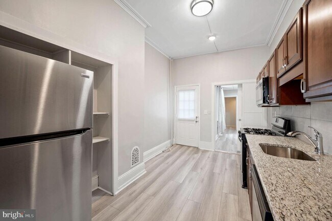 Building Photo - 2304 Catharine St