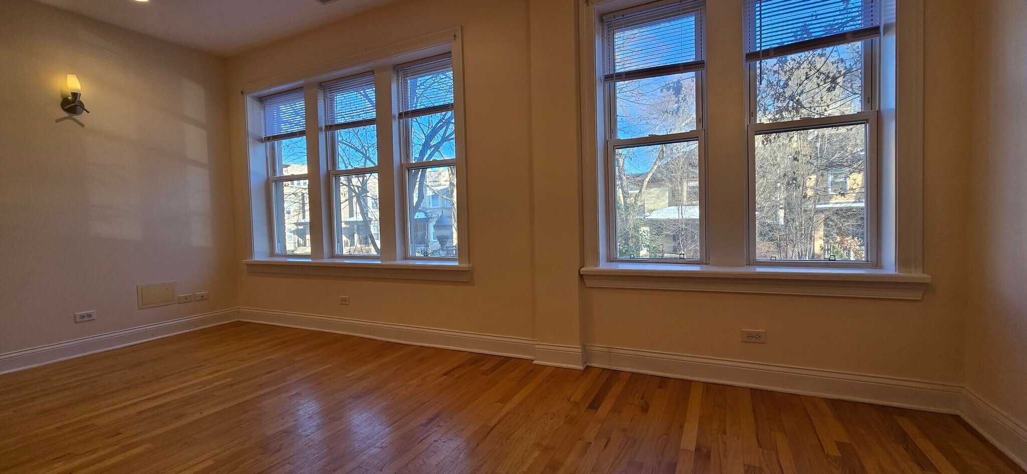 Building Photo - 6812 N Wayne Ave