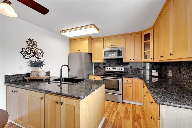 Building Photo - 6533 Greenback Ln