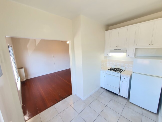 Building Photo - 1267 Vin Scully Ave
