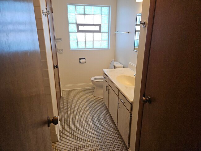 Building Photo - 7356 W Addison St