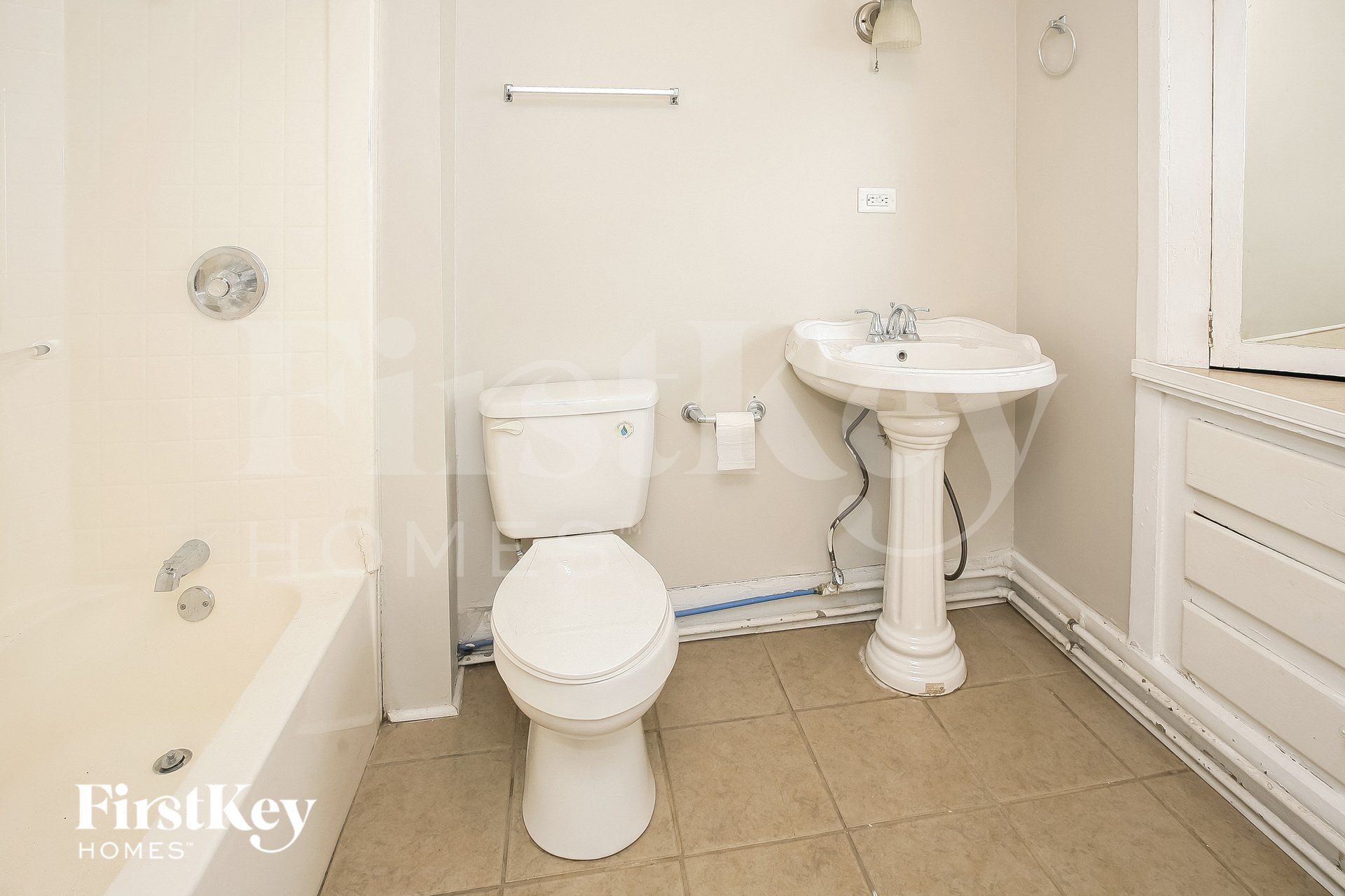 Building Photo - 626 E 25th St