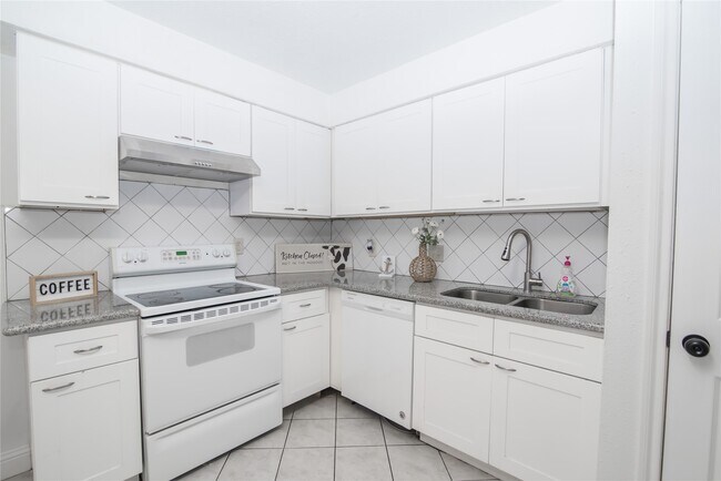 Building Photo - 7237 Cook Rd