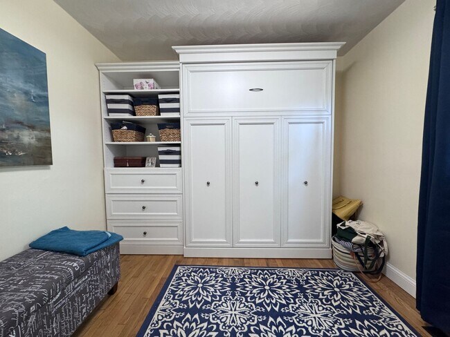 Building Photo - Lakefront Great Neck Home! 4/2.5 brick ranch in lovely Southern Point