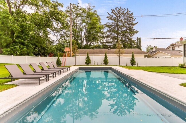 Building Photo - Downtown Lake Geneva Furnished Home with Pool & Patio Available for Monthly & Mid-Term Rentals