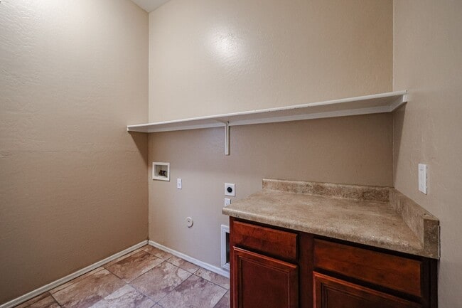 Building Photo - COMING SOON !! Spacious 4 Bed, 2.5 Bath 2 Story Home in Shadow Ridge Community/ Chandler