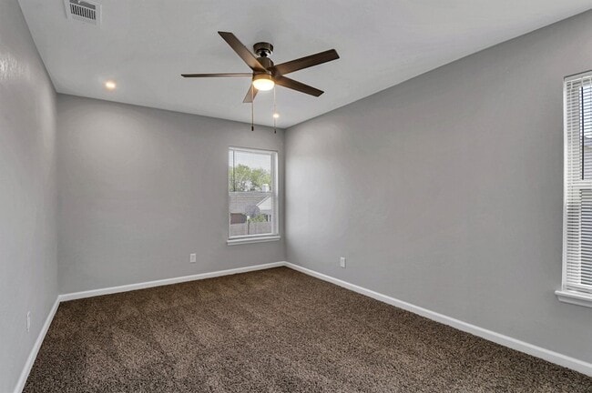 Building Photo - 401 S Cannady Dr