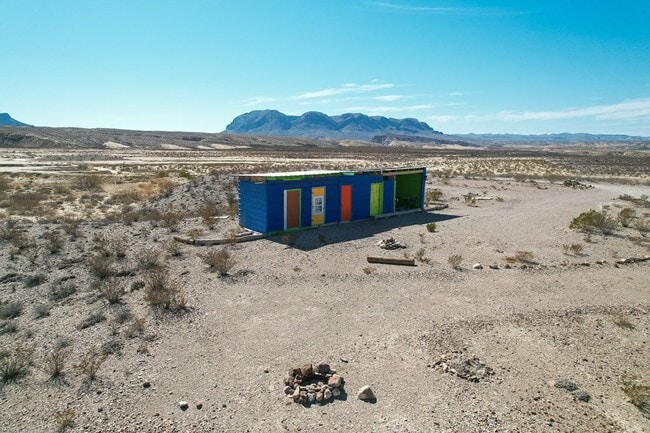 Building Photo - 400 N Smiling Dog Trail