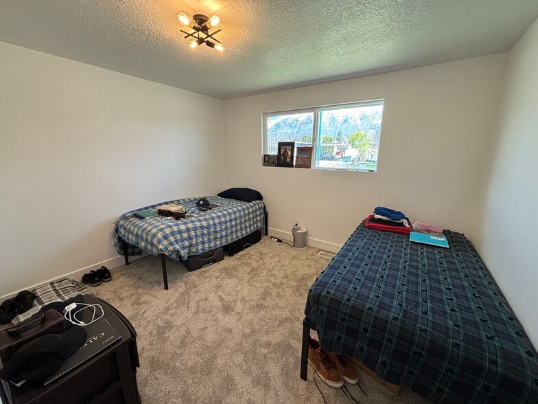 Building Photo - 954 S 100 W