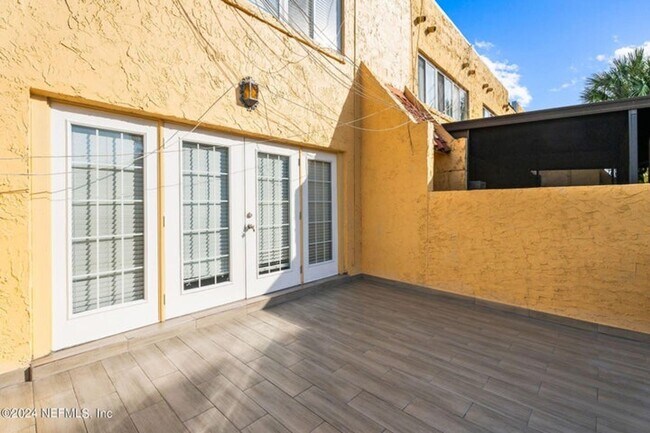 Building Photo - 3870 Mission Dr