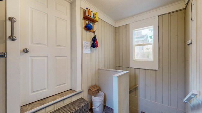 Building Photo - 620 2nd Ave NW