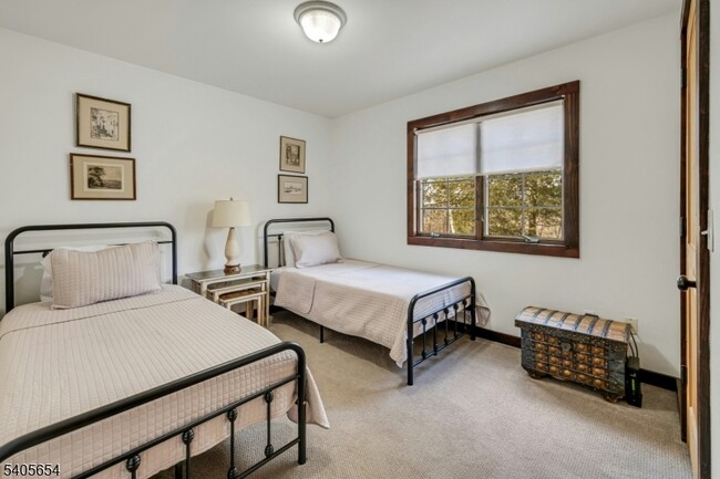 Building Photo - 7 Hillside Rd