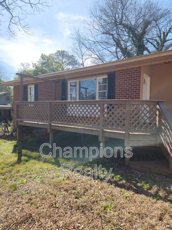 Building Photo - 5415 Eugenia Ave