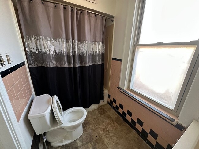 Building Photo - CHEVIOT - Roomy 3 bed 1 bath upstairs in 2...