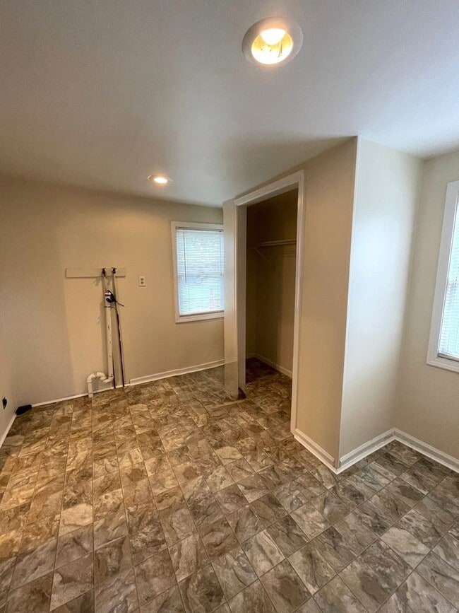 Building Photo - 334 Ann St