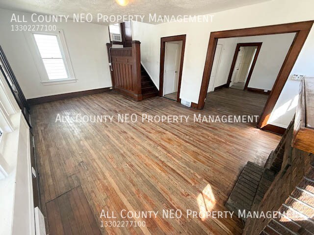 Building Photo - 859 Brown St