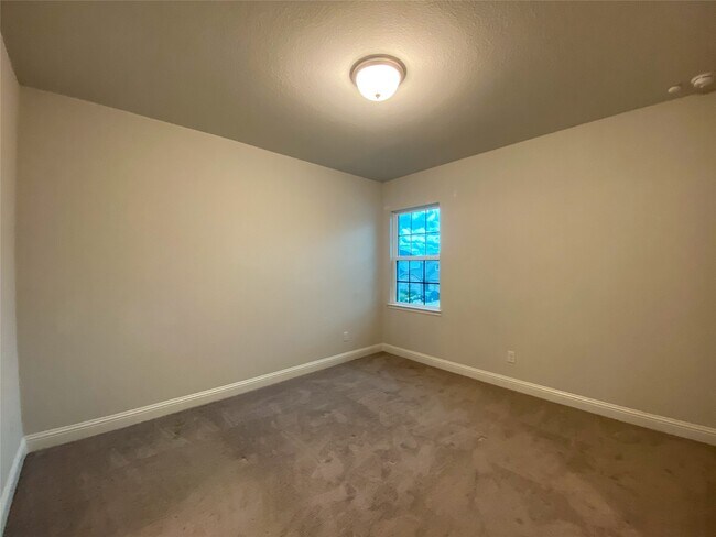 Building Photo - 10011 Serenity Grv Dr